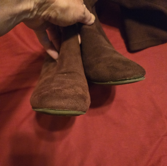 Pretty dark brown, zip up suede boots with 2 inch heel. Size 6 1/2. - Picture 5 of 5